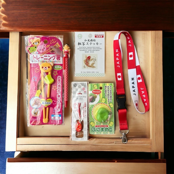 Fun Bundle (Japan) A Sticker, Charm Bell, Lanyard, Bean Toy, Pen & Chopsticks - Picture 10 of 10